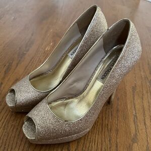 Steve Madden Platform P-Karo Gold Glitter Peep Toe Heels Women’s size 7.5